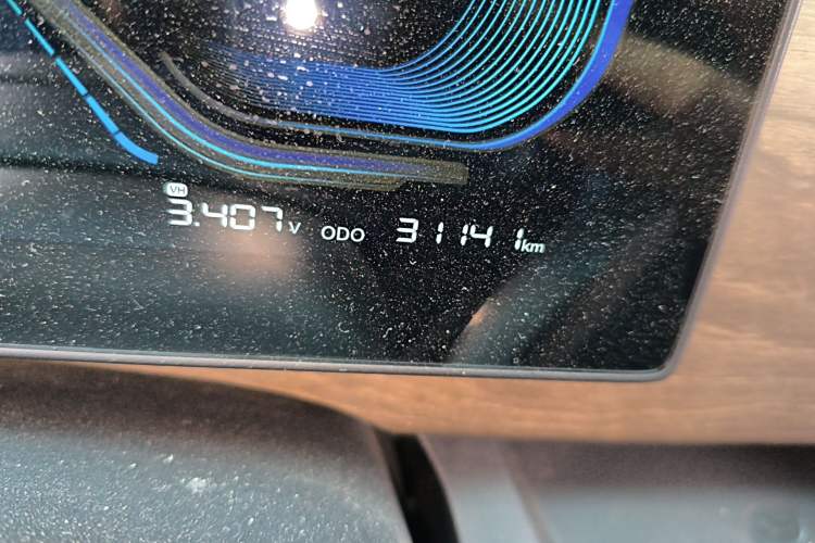 Used Ruichi EC75 2025 Ultra-Charging Version Pioneer II Type 50.1 kWh Odometer Close Up