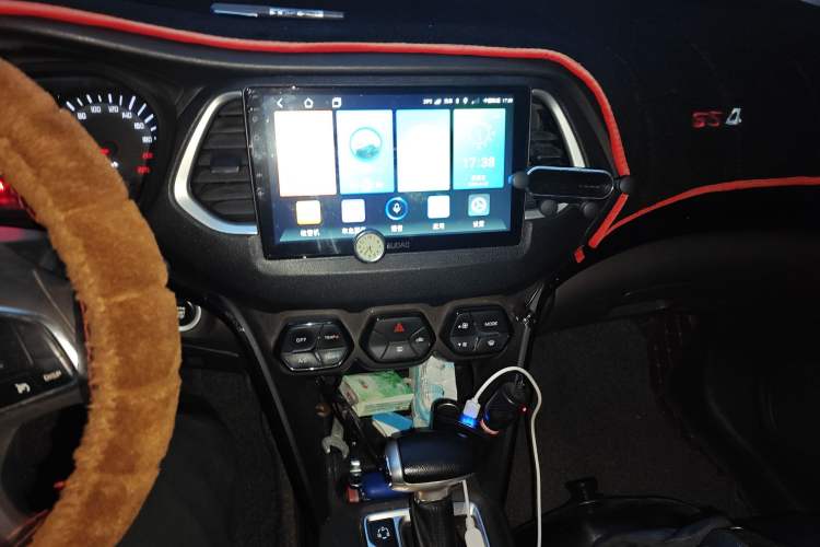 Used GAC Trumpchi GS4 2015 200T G-DCT Elite Edition Audio And AC Panel