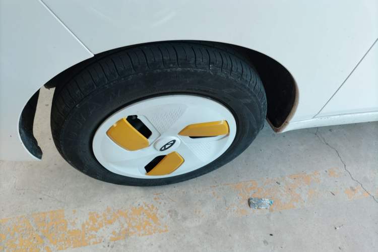 Used Chery QQ Ice Cream 2022 170km Sundae Phosphate Lithium-Ion Exterior 4