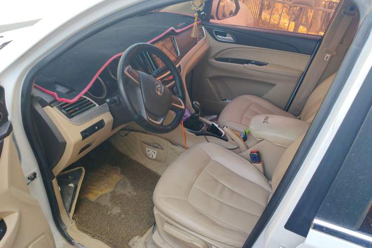 Used Baojun 730 2016 Revised Version 1.5L Manual Standard Model 5 Seats
