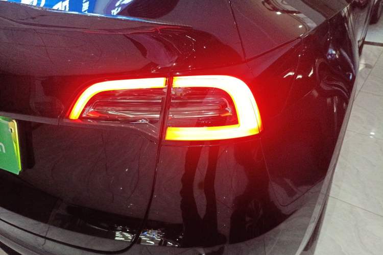 Used Tesla Model Y 2021 Standard Range Rear-Wheel Drive Version Exterior 3