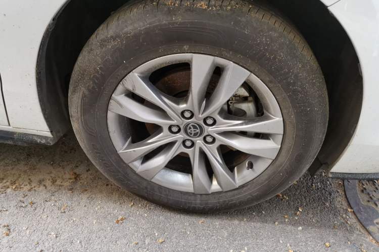 Used Toyota SIENNA 2024 2.5L Hybrid Four-Wheel Drive Prestige Edition Right Front Wheel Hub
