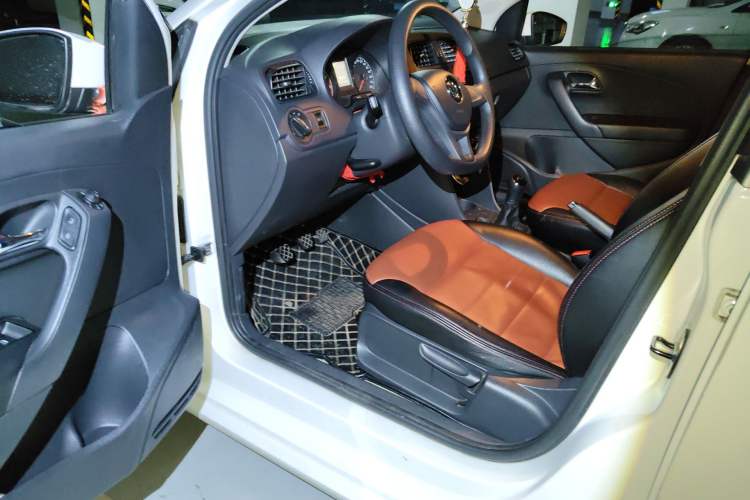 Used Volkswagen Polo 2016 1.4L Manual Fashion Model
