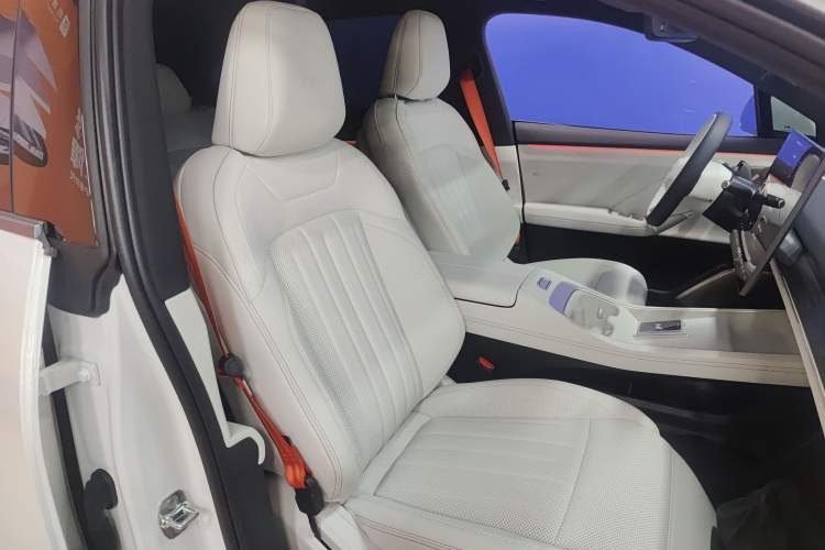 Used ONVO L60 2024 60 kWh All-Wheel Drive