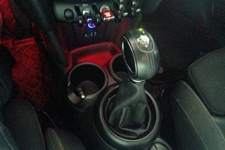 Used MINI 2016 1.5T COOPER Five-Door Edition Gear Lever