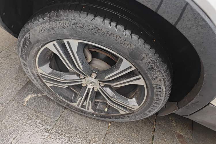 Used Volvo XC40 2022 T4 Four-Wheel Drive Smart & Luxurious Edition Right Rear Wheel Hub