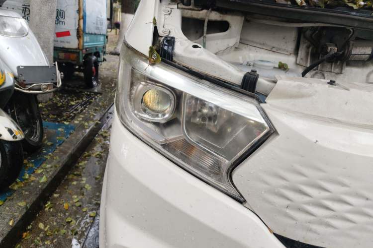 Used CHANGAN KUAYUE Xing V7 EV 2022 Standard Model 240 km Right Front Headlight