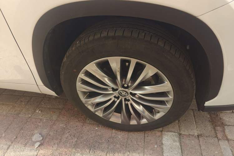 Used Toyota Highlander 2022 Dual-Engine 2.5L Four-Wheel Drive Prestige Version 7 Seats Right Front Wheel Hub