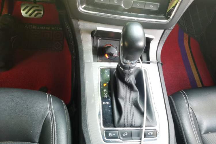 Used Roewe RX5 2016 30T Two-Wheel Drive Automatic Internet Smart Edition
