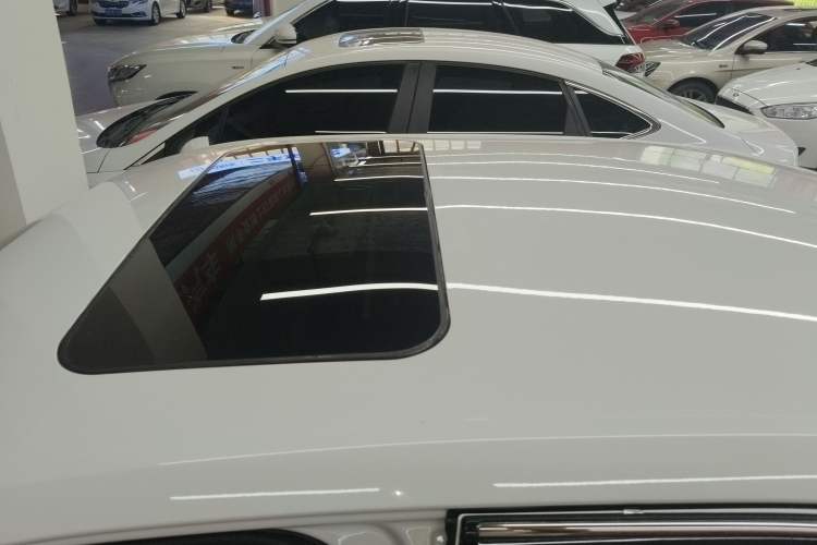 Used Volkswagen Lavida 2015 1.6L Automatic Comfort Edition Roof