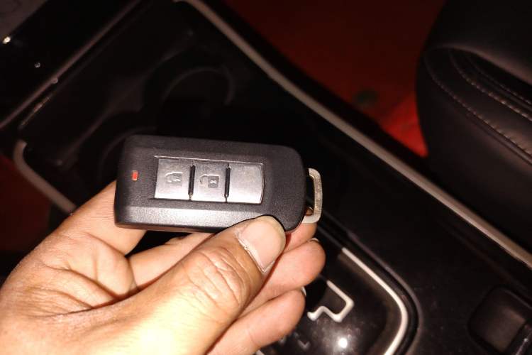 Used Mitsubishi Outlander 2019 2.0L Two-Wheel Drive Comfort Edition 5 Seats China VI Standard