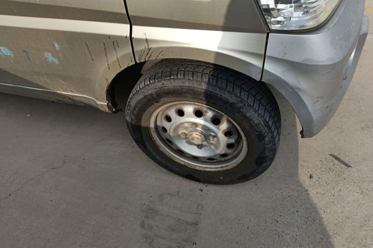 Used Wuling Rongguang 2011 1.2L Base Version Right Front Wheel Hub