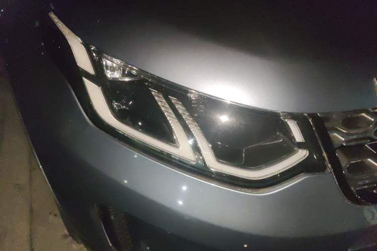Used Land Rover Discovery Sport 2021 249 PS R-Dynamic S Performance Edition Right Front Headlight