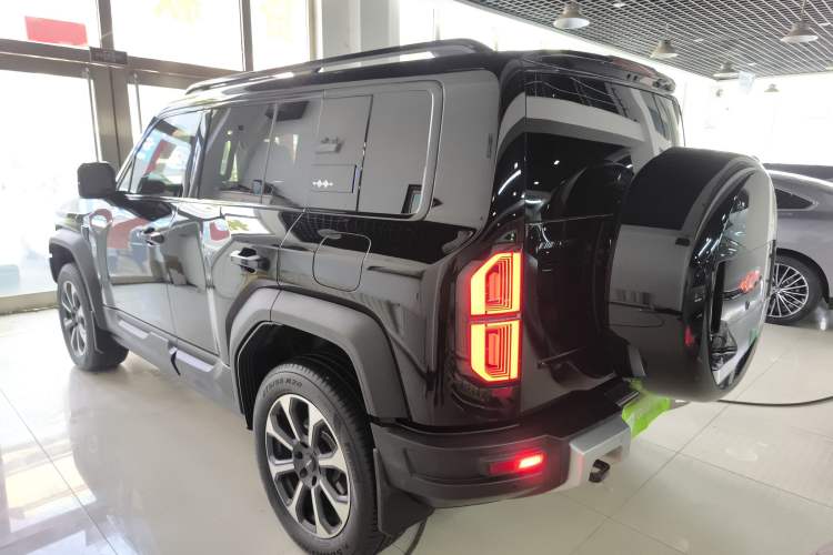 Used Formula Leopard 5 2023 Explore Edition