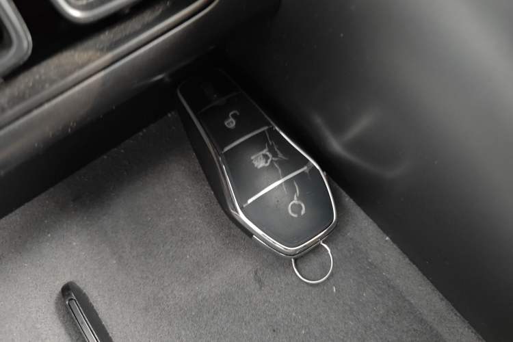 Used BYD Song L EV 2025 Intelligent Driving Version 662 km LiDAR Excellence Edition Vehicle Key