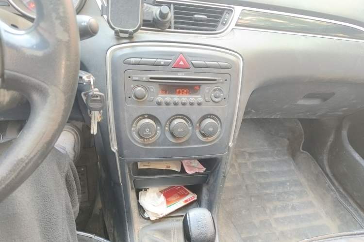 Used Peugeot 308 2014 Enjoy Edition Classic 1.6L Manual YouShang Model Audio And AC Panel