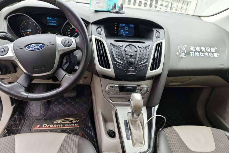 Used Ford Focus 2012 Sedan 1.6L Automatic Fashion Edition