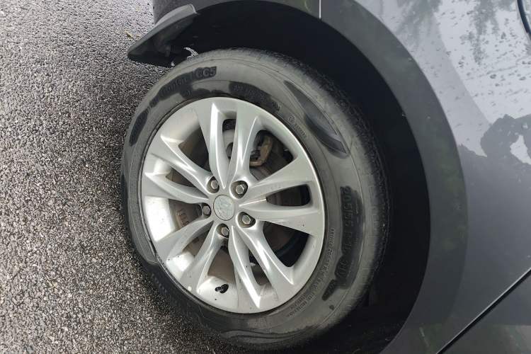 Used Buick Verano 2018 Sedan 20T Dual-Clutch Leading Model Right Rear Wheel Hub