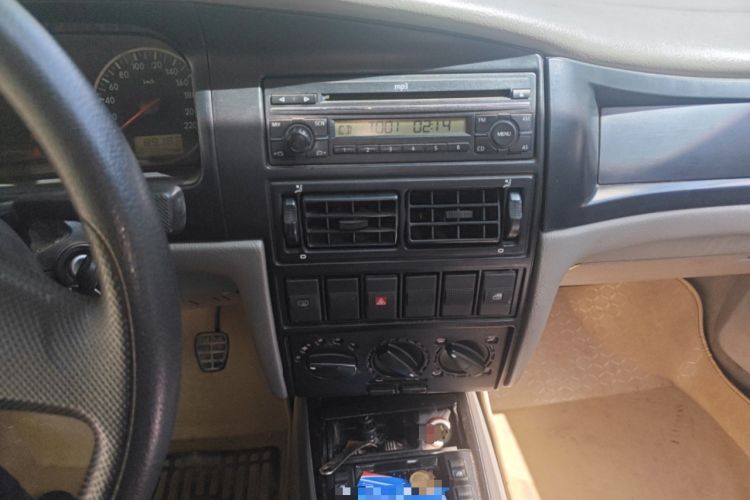 Used Volkswagen Santana Vista 2008 1.8L Manual Sishang Model Audio And AC Panel