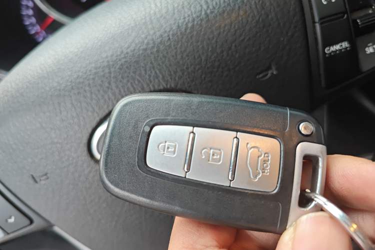 Used Kia Sorento 2012 2.4L Gasoline Supreme Edition
