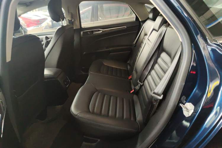 Used Ford Mondeo 2018 EcoBoost 180 Smart Control Fashion Model China VI Standard Left Rear Seat