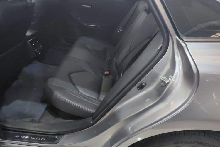 Used Toyota Avalon 2019 Dual-Engine 2.5L XLE Prestige Version China VI Standard