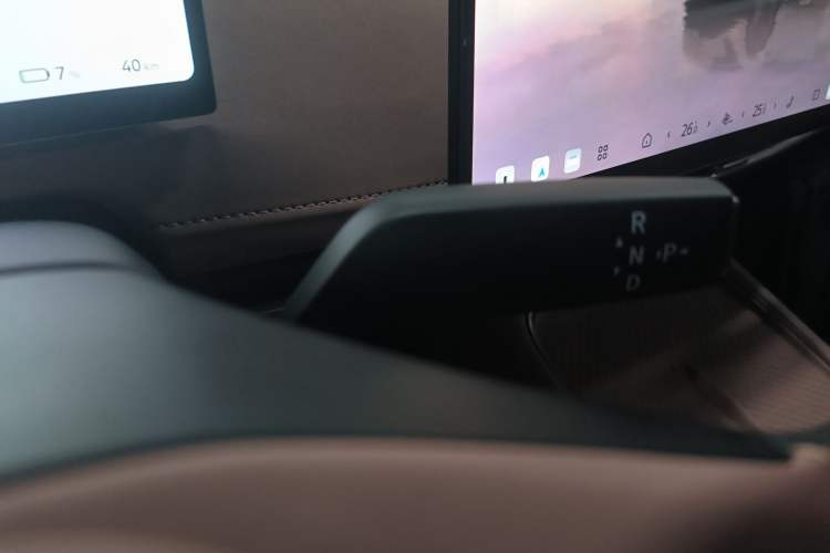 Used Nissan N7 2025 510 Pro Gear Lever