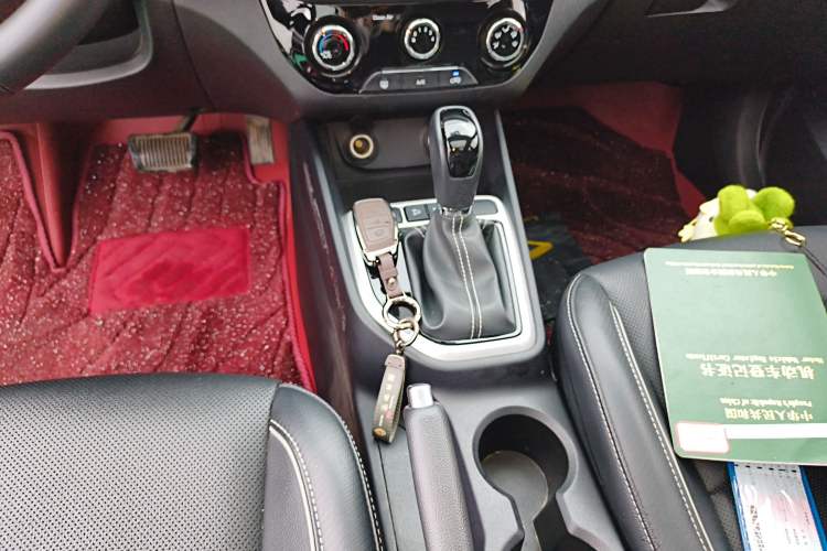 Used Hyundai ix25 2017 1.6L Automatic Smart Version Gear Lever