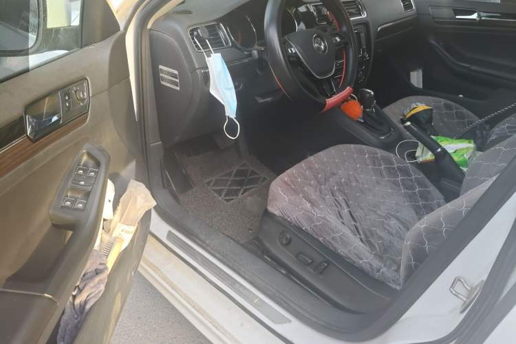 Used Volkswagen Sagitar 2015 230TSI Automatic Luxury Model Driver Seat