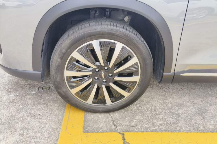 Used Chery Fengyun T8 2025 1.5T 130 km Luxury Edition 5-Seater Left Front Wheel Hub