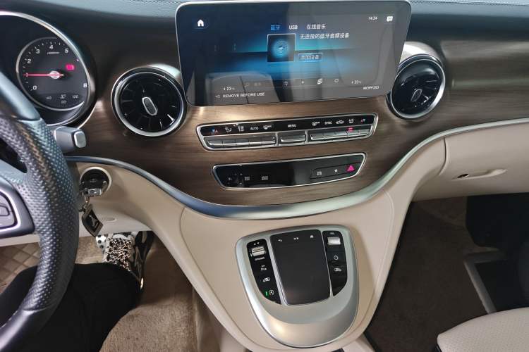 Used Mercedes-Benz V-Class 2022 V 260 Prestige Edition Audio And AC Panel