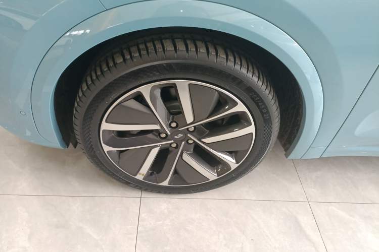 Used Li Auto L7 2024 Ultra Model Left Front Wheel Hub