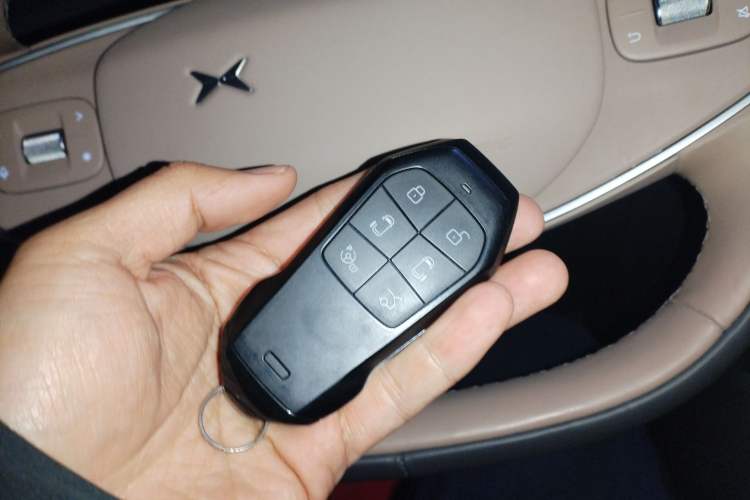 Used XPeng X9 2025 740 Ultra-Long Range Max
