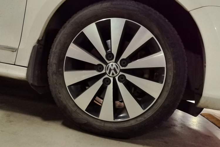 Used Volkswagen Sagitar 2015 230TSI Automatic Luxury Model
