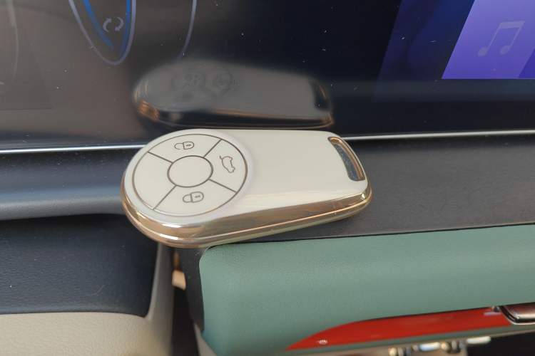 Used ORA Good Cat 2022 400km Standard Range Premium Version Lithium Iron Phosphate Vehicle Key