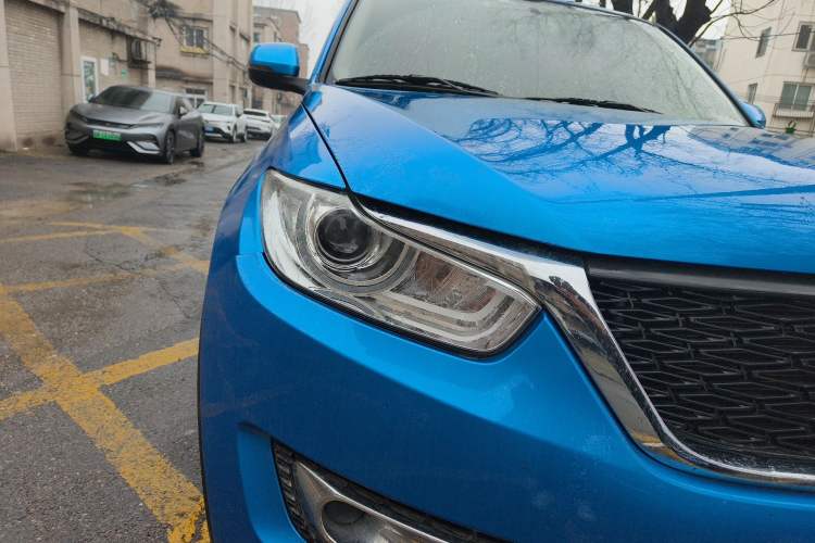 Used Cowin X3 2017 1.6L CVT Enthusiast Edition China V Standard Right Front Headlight