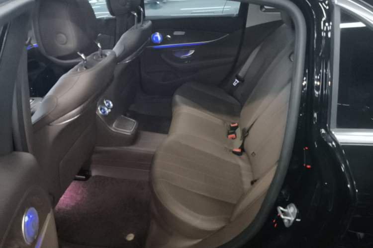 Used Mercedes-Benz E-Class New Energy 2022 Restyled E 350 e L Plug-in Hybrid Sports Sedan Left Rear Seat