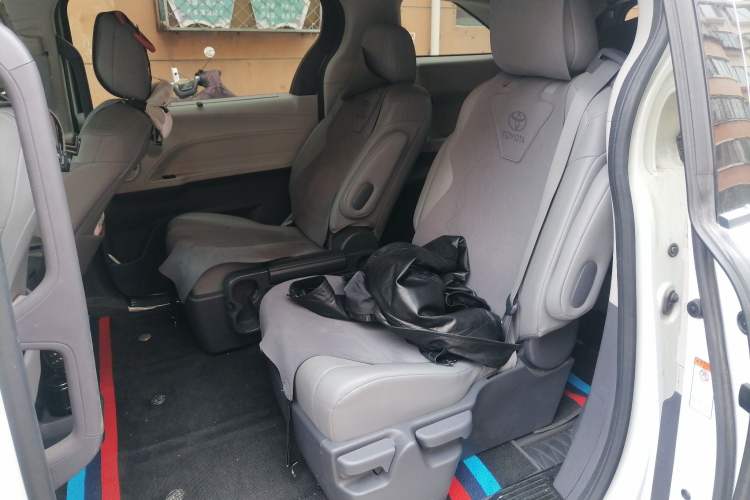 Used Toyota Granvia 2023 2.5L Hybrid Comfort Edition
