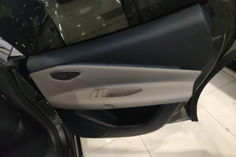 Used Lynk & Co Z10 2025 95 kWh 766 km Range Rear-Wheel Drive Max