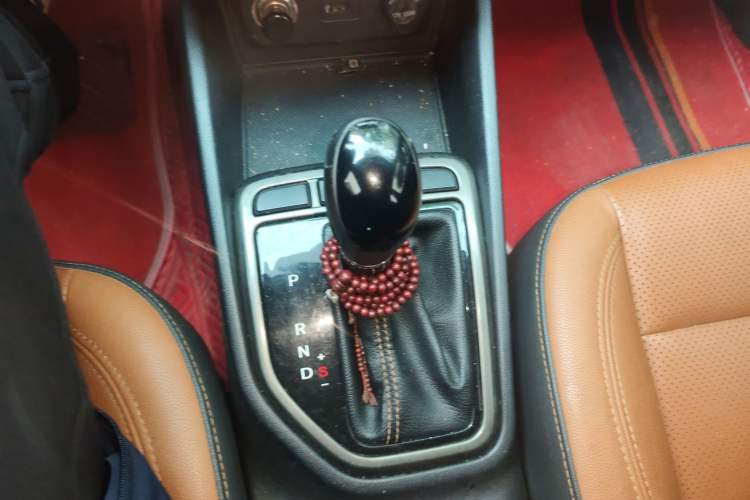 Used CHANGAN Eado 2016 1.6L GDI Automatic JingShang Model Gear Lever