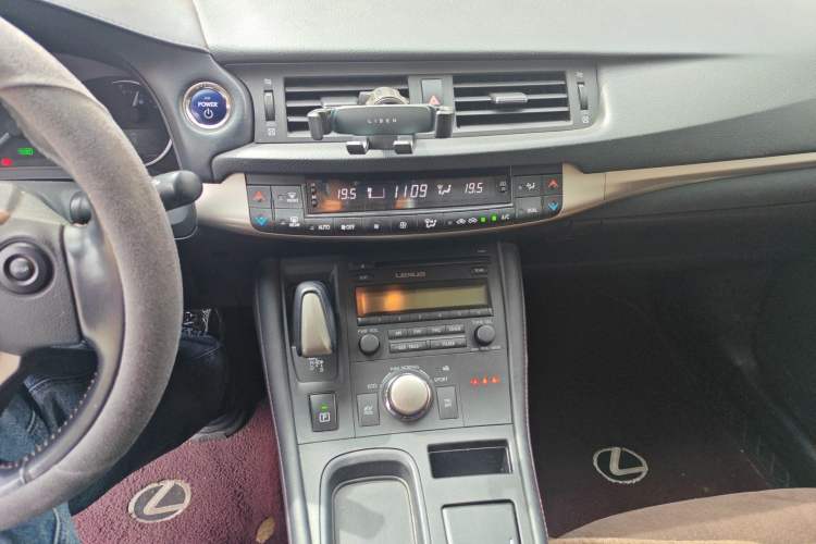 Used Lexus CT 2017 CT200h Elite Edition Solid Color China V Standard Audio And AC Panel