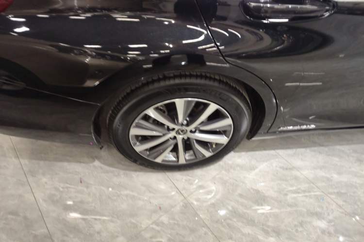 Used Lexus ES 2018 300h Premier Edition China VI Standard