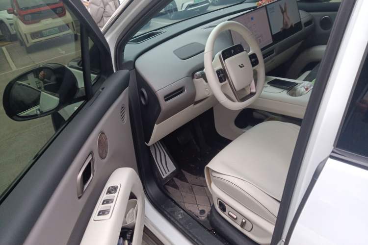 Used Li Auto i6 2025 Model Two-Wheel-Drive Standard Type
