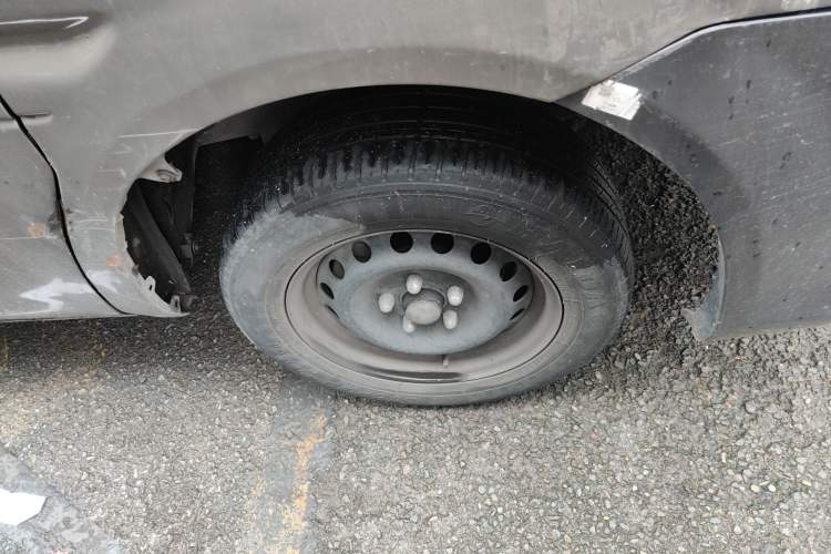 Used FORTHING Lingzhi 2018 M3 1.5L 7-Seater Standard Model Right Front Wheel Hub