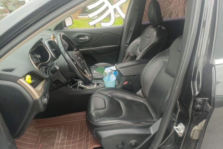 Used Jeep Cherokee 2016 2.4L Leading Edition