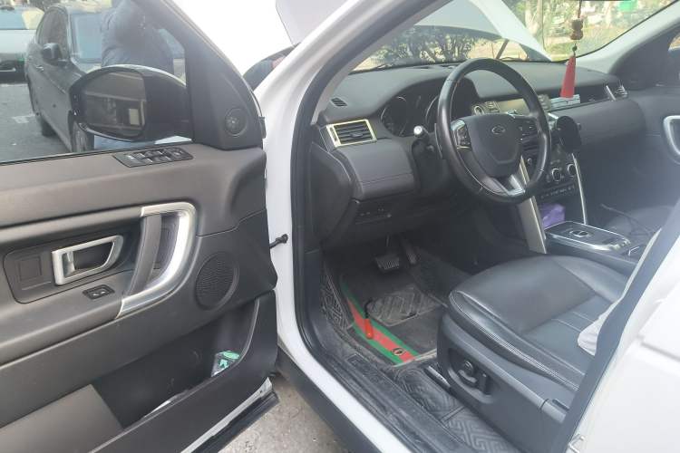 Used Land Rover Discovery Sport 2018 240 PS SE Version Interior 3