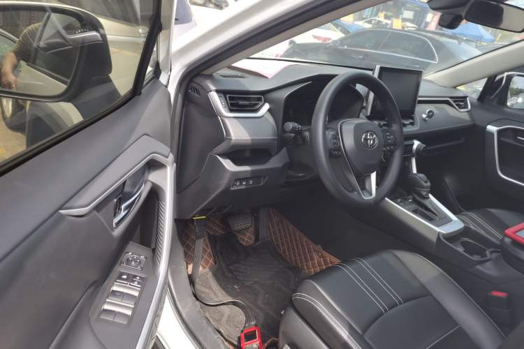 Used Toyota RAV4 2021 2.0L CVT Two-Wheel Drive Fashion Edition
