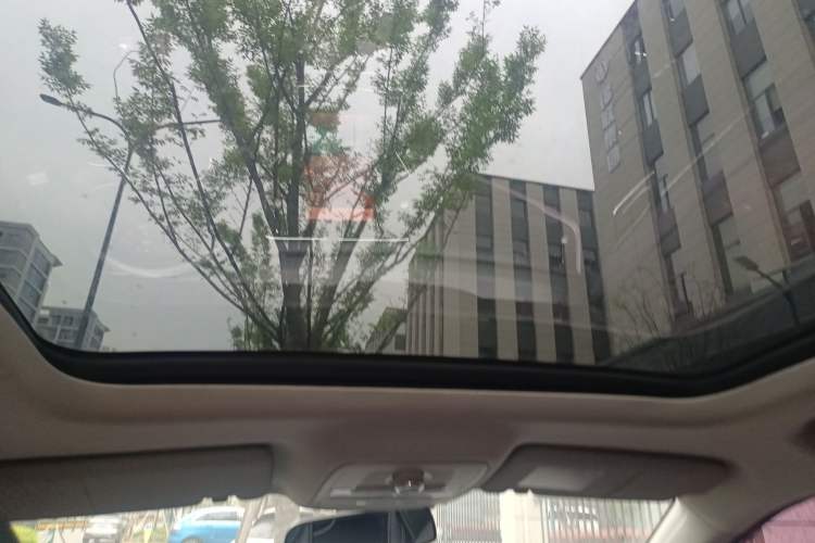 Used Roewe RX5 2016 20T Two-Wheel Drive Automatic Internet Smart Edition
