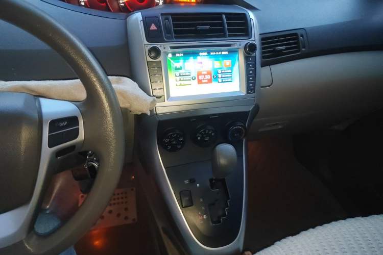 Used Toyota Verso 2015 180E CVT Crossover Edition
