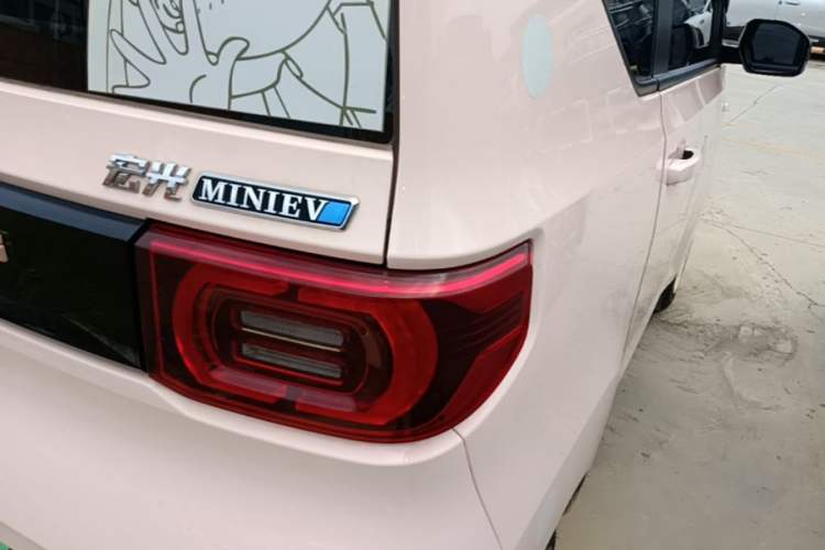 Used Wuling Hongguang MINIEV 2021 Macaron Premium Model – Lithium Iron Phosphate